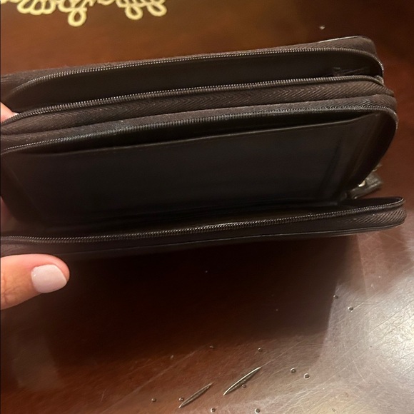 Liz Claiborne Brown Leather Wallet - Picture 10 of 10